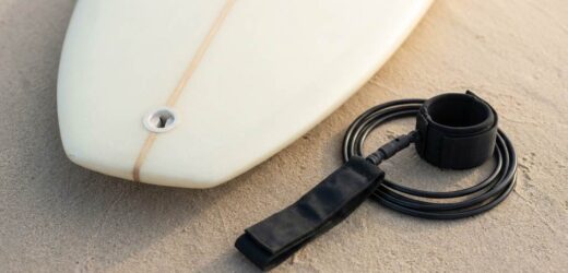 Abahub surfboard leash attached to leash plug